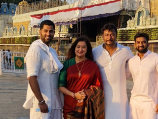 2 ವರ್ಷದ ಬಳಿಕ ದರ್ಶನ್, ಅಭಿ ಜೊತೆ ಸುಮಲತಾ ತಿರುಪತಿ ಭೇಟಿ