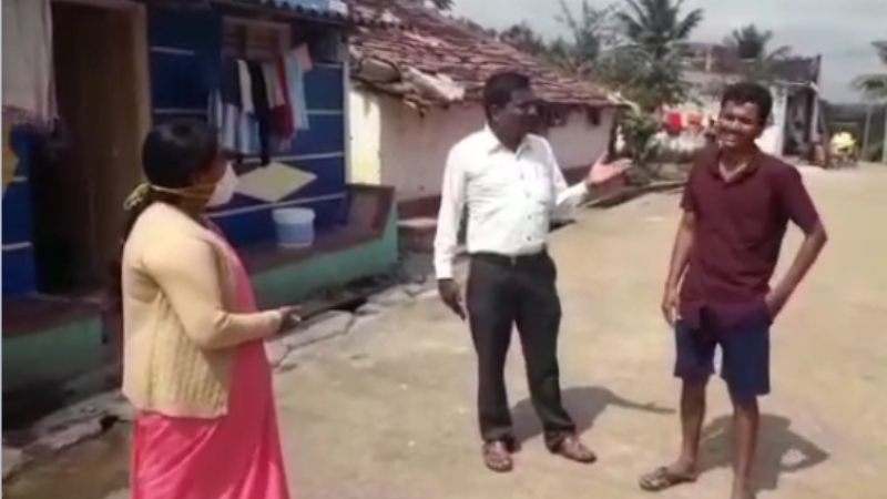 ಕಾಲಿಗೆ ಹಾಕೋ ಚಪ್ಪಲಿಗೆ ಗ್ಯಾರಂಟಿ ಕೇಳ್ತೀವಿ, ಲಸಿಕೆಗೆ ಗ್ಯಾರಂಟಿ ಬೇಡ್ವಾ: ಅಧಿಕಾರಿಗಳಿಗೆ ಯುವಕನ ಪ್ರಶ್ನೆ