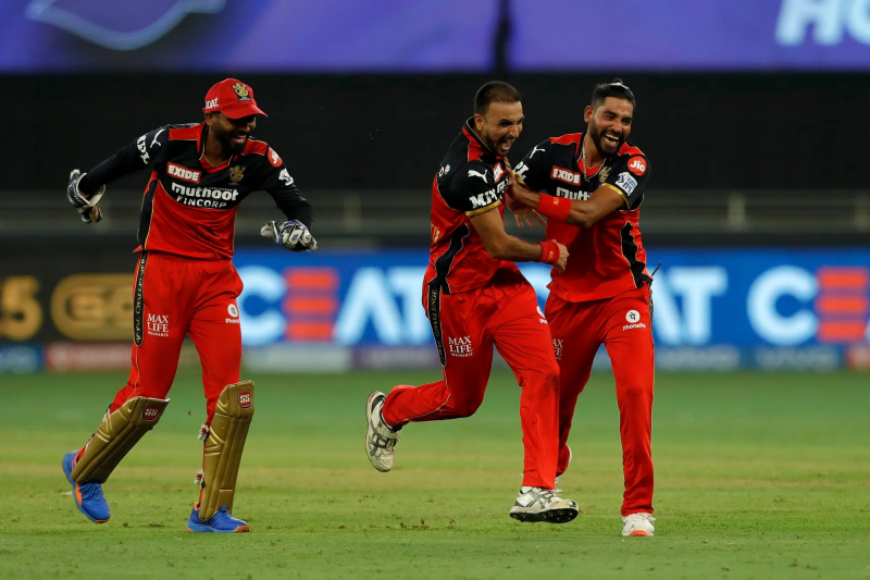 ಮ್ಯಾಕ್ಸಿ ಆಲ್‍ರೌಂಡರ್ ಆಟ, ಹರ್ಷಲ್ ಹ್ಯಾಟ್ರಿಕ್ – ಬೆಂಗಳೂರಿಗೆ 54 ರನ್‍ಗಳ ಭರ್ಜರಿ ಜಯ