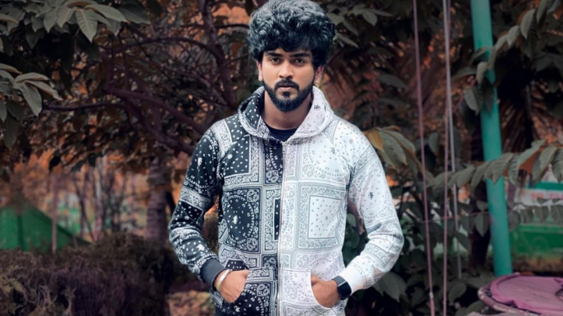 ಬ್ಲಾಕ್ ಆ್ಯಂಡ್ ವೈಟ್ ಡ್ರೆಸ್‍ನಲ್ಲಿ ಬ್ರೋ ಗೌಡ ಫುಲ್ ಮಿಂಚಿಂಗ್