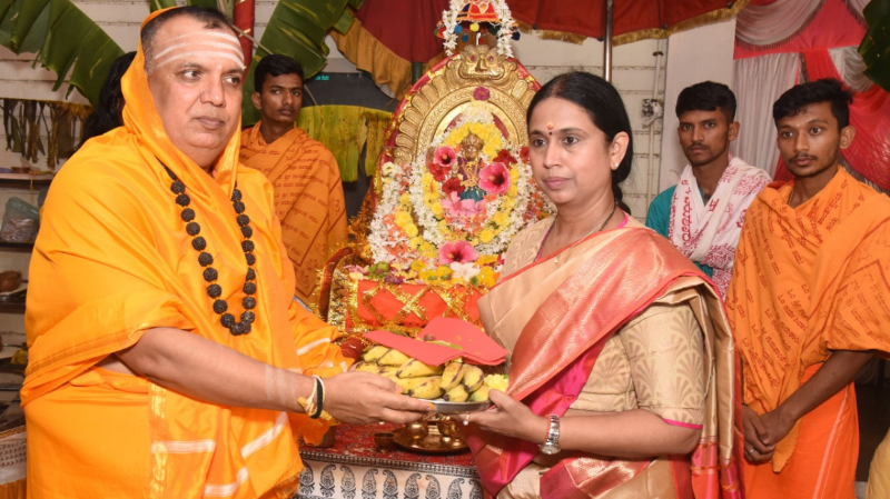 ಚಂಡಿಕಾ ಯಾಗದಲ್ಲಿ ಲಕ್ಷ್ಮೀ ಹೆಬ್ಬಾಳ್ಕರ್ ಭಾಗಿ