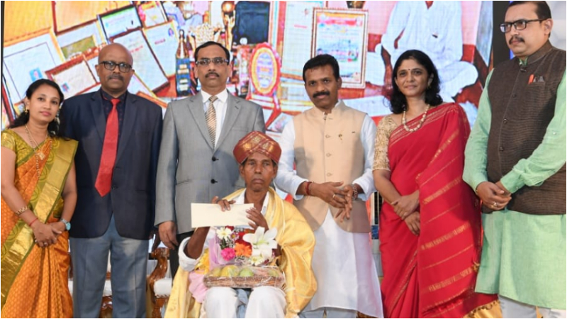 ಮಂಗಳೂರು ವಕೀಲರ ಸಂಘದಿಂದ ಪದ್ಮಶ್ರೀ ಹರೇಕಳ ಹಾಜಬ್ಬಗೆ ಗೌರವ ಸನ್ಮಾನ