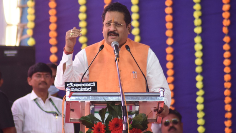 ಮೊದಲು ಕೊರೊನಾ ನಿಯಮ ಪಾಲಿಸದ ಮಂತ್ರಿಗಳಿಗೆ, MLAಗಳಿಗೆ ದಂಡ ಹಾಕಿ: ಯತ್ನಾಳ್