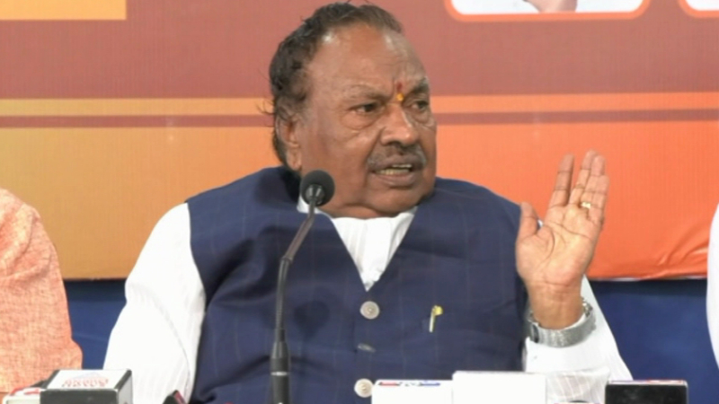 ಬದುಕಿದ್ದೀವಿ ಎಂದು ತೋರಿಸಲು ಕಾಂಗ್ರೆಸ್ ಪ್ರತಿಭಟನೆ: ಈಶ್ವರಪ್ಪ