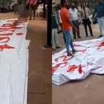 ‘ಪಾಕಿಸ್ತಾನಿ ಆಹಾರೋತ್ಸವ’ ಎಂದು ಬರೆದ ಫ್ಲೆಕ್ಸ್ ಕಿತ್ತೆಸೆದು ಬೆಂಕಿಯಲ್ಲಿ ಸುಟ್ಟ ಬಜರಂಗ ದಳ
