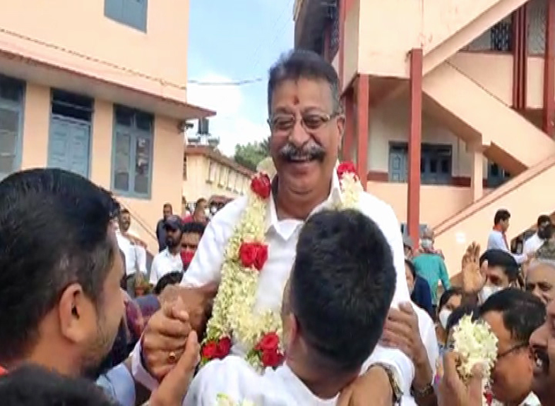 ಕೊಂಡಯ್ಯಗೆ ಸೋಲು – ಬಳ್ಳಾರಿ, ಕೊಡಗು, ಉತ್ತರ ಕನ್ನಡದಲ್ಲಿ ಬಿಜೆಪಿಗೆ ಗೆಲುವು
