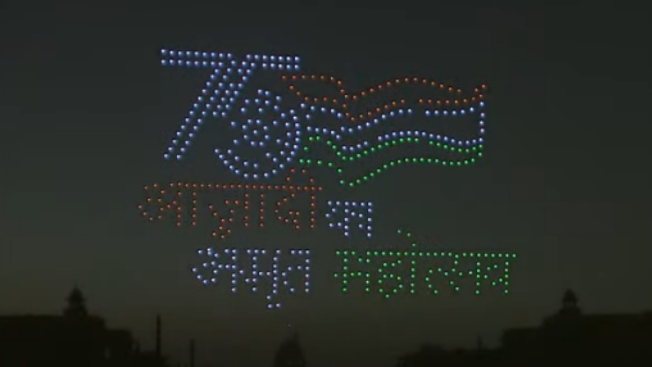 ಆಕಾಶ ಬೆಳಗಿದವು 1,000 ಮೇಡ್ ಇನ್ ಇಂಡಿಯಾ ಡ್ರೋನ್‍ಗಳು