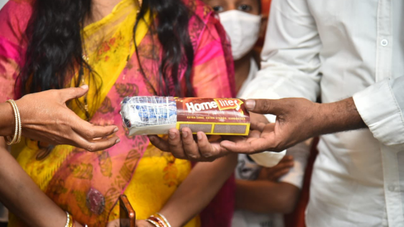 ಮ್ಯಾಚ್‍ಬಾಕ್ಸ್ ನಲ್ಲಿ ಮಡಚಿಡುವ ಸೀರೆ ನೇಯ್ದ ನೇಕಾರ
