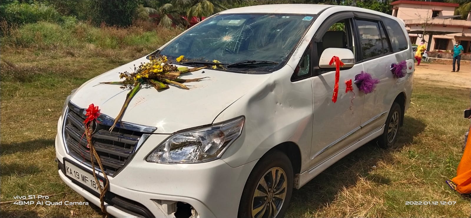 ಹಸು ಕಳ್ಳತನಕ್ಕೆ ಕಳ್ಳರ ಹೊಸ ಪ್ಲ್ಯಾನ್ – ಕಾರಿಗೆ ಮದುವೆ ಡೆಕೊರೇಷನ್ ಮಾಡಿ ಕಳ್ಳತನ!