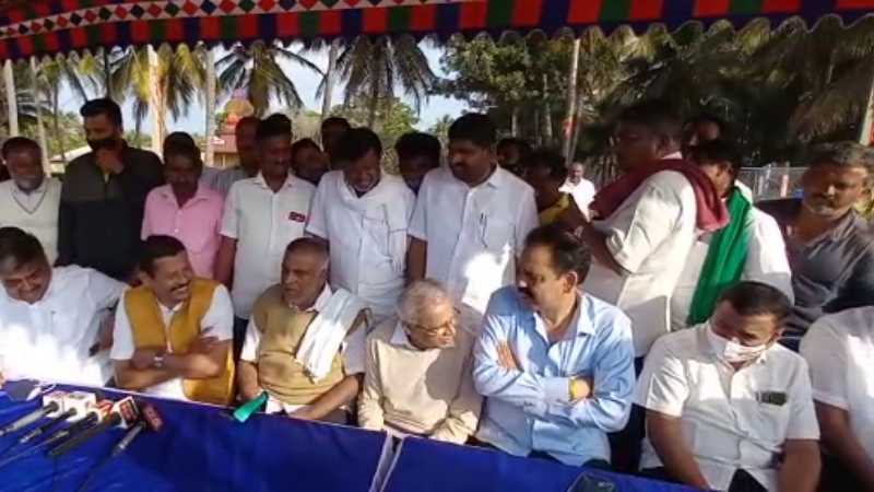ಮೇಕೆದಾಟು ಪಾದಯಾತ್ರೆಯಲ್ಲಿ ಭಾಗಿಯಾಗಿದ್ದ ಹಾಸನ ಕೈ ನಾಯಕರಿಗೆ ಶಾಕ್
