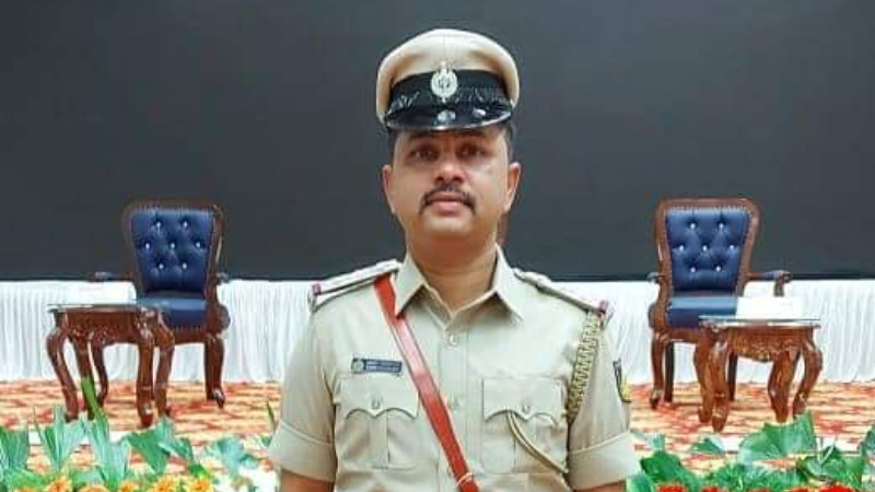 ನನಗೆ ನೀನು ಬೇಕು ಬಾ ಎಂದ ಇನ್ಸ್‌ಪೆಕ್ಟರ್ ವಿರುದ್ಧವೇ ದೂರು