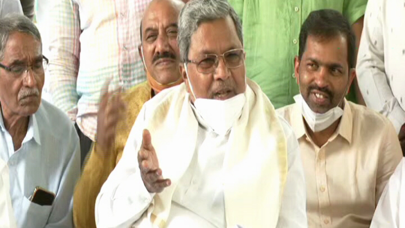 ಸಿ.ಎಂ ಇಬ್ರಾಹಿಂ ಕಾಂಗ್ರೆಸ್ ಬಿಟ್ಟು ಎಲ್ಲಿಗೂ ಹೋಗಲ್ಲ: ಸಿದ್ದರಾಮಯ್ಯ