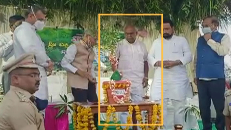ನಾನು ಮಾಸ್ಕ್ ಹಾಕಲ್ಲ : ಸಚಿವ ಉಮೇಶ್ ಕತ್ತಿ