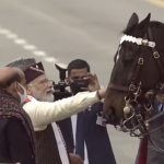 ವಿರಾಟ್‍ನನ್ನು ಬೀಳ್ಕೊಟ್ಟ ಪ್ರಧಾನಿ, ರಾಷ್ಟ್ರಪತಿ