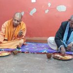 ಒಬಿಸಿ ನಾಯಕರಿಂದ ಬಿಜೆಪಿಗೆ ರಾಜೀನಾಮೆ – ದಲಿತರ ಮನೆಯಲ್ಲಿ ಊಟ ಮಾಡಿದ ಯೋಗಿ