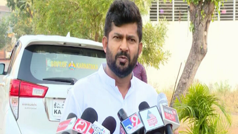 ಪ್ರತಾಪ್ ಸಿಂಹ ಮುಂದೆ ಯಾವ ಸ್ಟಾರ್ ಪ್ರಚಾರಕರೂ ಇಲ್ಲ: ಸಿದ್ದರಾಮಯ್ಯಗೆ ಪ್ರತಾಪ್ ಸಿಂಹ ಟಾಂಗ್