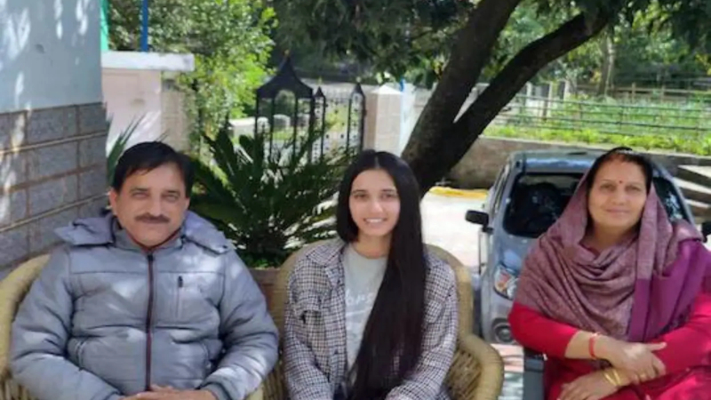 ಉಕ್ರೇನ್‍ನಿಂದ ಸುರಕ್ಷಿತವಾಗಿ ಮಗಳು ಭಾರತಕ್ಕೆ – ಪ್ರಯಾಣದ ಖರ್ಚನ್ನು ಪಿಎಂ ಕೇರ್ಸ್ ಫಂಡ್‍ಗೆ ನೀಡಿದ ತಂದೆ
