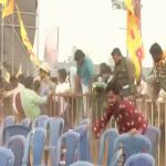 RRR ಪ್ರೀ ರಿಲೀಸ್ ಇವೆಂಟ್‌ನಲ್ಲಿ ಪೊಲೀಸರ ಮೇಲೆ ಬಾಟಲಿ, ಚಪ್ಪಲಿ ತೂರಿ ಅಭಿಮಾನಿಗಳ ಅತಿರೇಕದ ವರ್ತನೆ