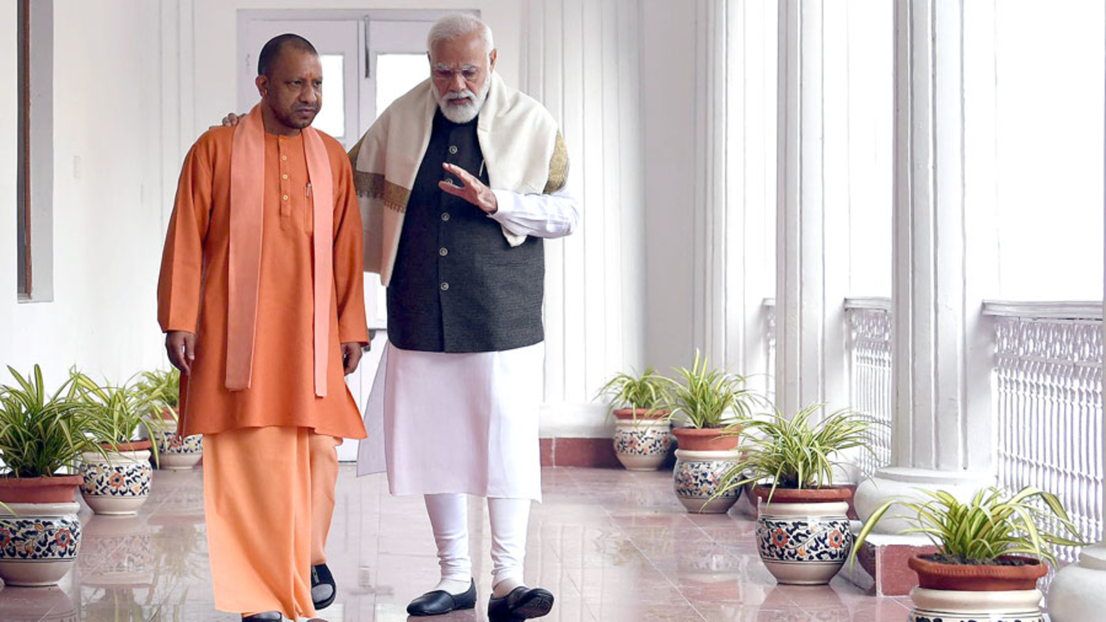 ಯುಪಿಯಲ್ಲಿ ‘ಬುಲ್ಡೋಜರ್ ಬಾಬಾ’ ಅಬ್ಬರ – ಮೋದಿ, ಯೋಗಿ ಆರ್ಭಟಕ್ಕೆ ಧೂಳೀಪಟ