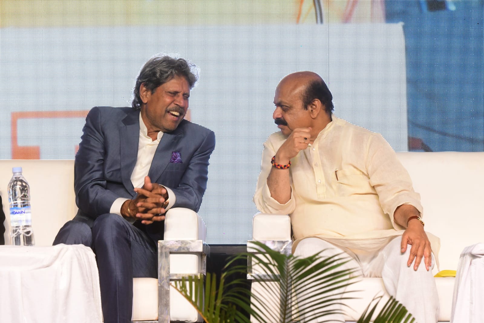ಹುಬ್ಬಳ್ಳಿ ಮಿರ್ಚಿ ಬಜ್ಜಿ ಇಷ್ಟವಾಯ್ತು, ನನ್ನ ಹೆಂಡತಿಗೂ ಪಾರ್ಸೆಲ್ ತೆಗೆದುಕೊಂಡು ಹೋಗ್ತೀನಿ: ಕಪಿಲ್ ದೇವ್
