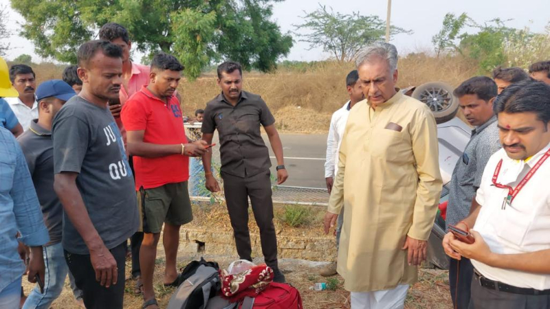 ಅಪಘಾತದಲ್ಲಿ ಗಾಯಗೊಂಡ ಗಾಯಾಳುಗಳಿಗೆ ತುರ್ತು ಚಿಕಿತ್ಸೆ – ಮಾನವೀಯತೆ ಮೆರೆದ ಹೊರಟ್ಟಿ