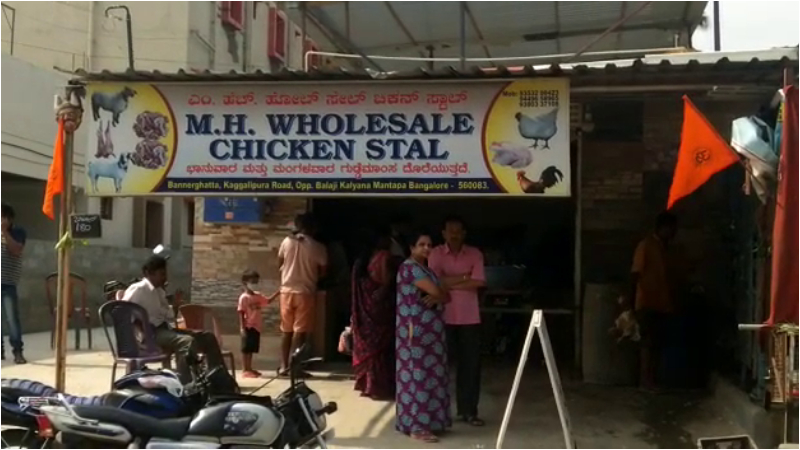 ಜಟ್ಕಾ ಕಟ್ ಮಟನ್ ಅಂಗಡಿಗಳ ಮುಂದೆ ಕೇಸರಿ ಧ್ವಜ