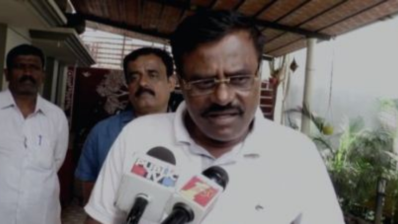 ಕಾವಿ ಹಾಕುವ ಕಳ್ಳ ಸ್ವಾಮೀಜಿಗಳ ಮುಖಕ್ಕೆ ಕ್ಯಾಕರಿಸಿ ಉಗಿಬೇಕು: ಎಸ್.ಆರ್. ಶ್ರೀನಿವಾಸ್