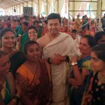 ತೇಜಸ್ವಿ ಸೂರ್ಯ ಜೊತೆ ಸೆಲ್ಫಿ ಕ್ಲಿಕ್ಕಿಸಿಕೊಳ್ಳಲು ಮುಗಿಬಿದ್ದ ಮಹಿಳಾಮಣಿಗಳು