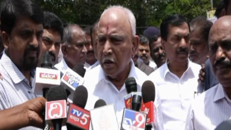ಪೊಲೀಸರ ಮೇಲೆ ಕೈ ಮಾಡೋದು, ಠಾಣೆಗೆ ನುಗ್ಗೋ ಪ್ರಯತ್ನ ಮಾಡೋದು ಅಕ್ಷಮ್ಯ ಅಪರಾಧ: ಬಿಎಸ್‍ವೈ