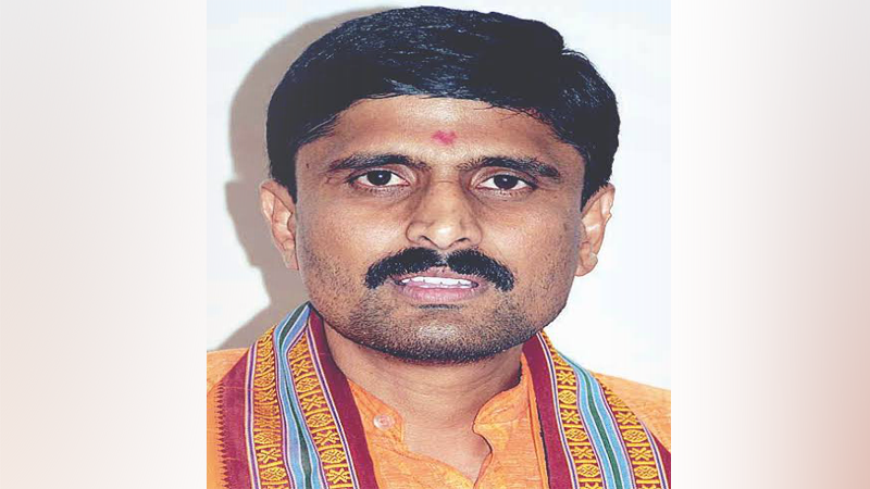 ಎಚ್‍ಡಿ ಕುಮಾರಸ್ವಾಮಿ ಮುಸ್ಲಿಮರಿಗೆ ಬಕೆಟ್ ಹಿಡಿಯುವ ವ್ಯಕ್ತಿ: ಆಂದೋಲ ಶ್ರೀ