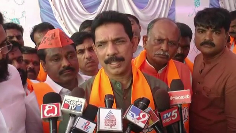 ಕೇವಲ ಮತ ಬ್ಯಾಂಕ್‍ಗೋಸ್ಕರ ಸಿದ್ದರಾಮಯ್ಯ ಭಯೋತ್ಪಾದಕರ ಕಾಲು ನೆಕ್ಕುತ್ತಿದ್ದಾರೆ: ಕಟೀಲ್