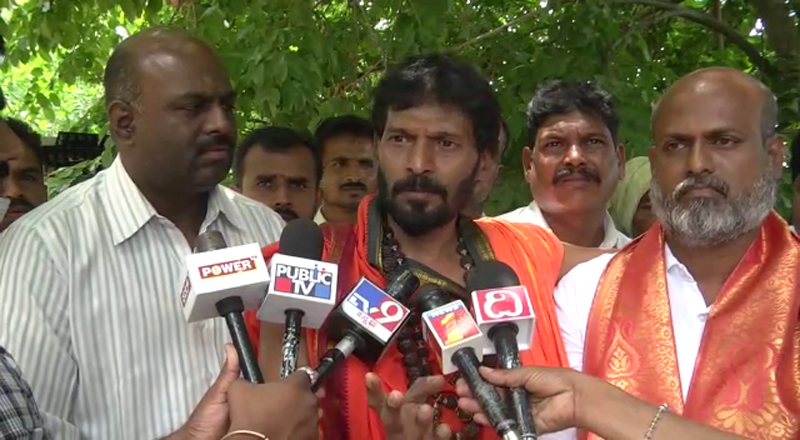 ಇಟ್ಟಿಗೆಯನ್ನು ಯಾರು ಯೂಸ್ ಮಾಡ್ತಾರೆ ಅನ್ನೋದು ರಾಜ್ಯಕ್ಕೆ ಗೊತ್ತಿದೆ: ಕಾಳಿ ಸ್ವಾಮೀಜಿ
