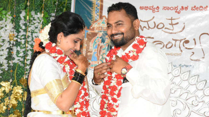 ‘ಮಂತ್ರ ಮಾಂಗಲ್ಯ’ ಮದುವೆ ಮೂಲಕ ಮಾದರಿಯಾದ ನಿರ್ದೇಶಕ ಕೆ.ಎಂ. ರಘು