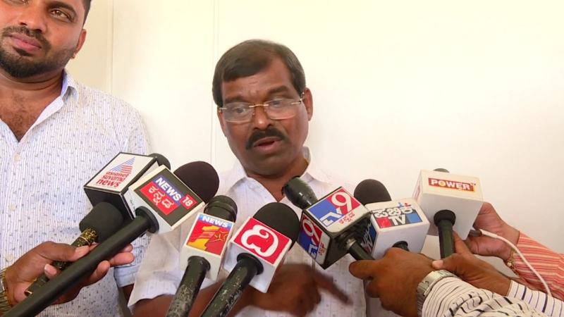 ಯಾವನಿಗೂ ಕ್ಷಮೆ ಕೇಳಲ್ಲ, ಜಾಗ ಖಾಲಿ ಮಾಡಬೇಕಷ್ಟೆ: ಎಂ.ಪಿ.ಕುಮಾರಸ್ವಾಮಿ