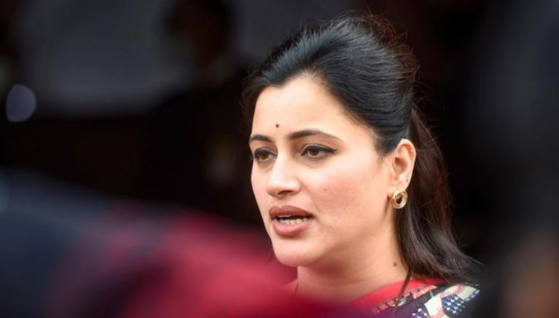 ದೇವೇಂದ್ರ ಫಡ್ನವಿಸ್‍ರಿಂದ ಠಾಕ್ರೆ ಆಡಳಿತ ನಡೆಸೋದನ್ನ ಕಲಿಬೇಕು: ನವನೀತ್ ರಾಣಾ