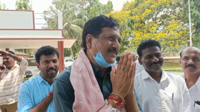ಪಿಎಸ್‍ಐ ಅಕ್ರಮ – ಪ್ರಾಮಾಣಿಕರಿಗೆ ಕೆಲಸ ನೀಡಿ ತಪ್ಪಿತಸ್ಥರಿಗೆ ಶಿಕ್ಷೆ ಕೊಡಿ: ವೈ.ಎಸ್.ವಿ ದತ್ತ