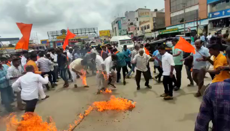 ಕನ್ಹಯ್ಯಲಾಲ್ ಹತ್ಯೆ ಖಂಡಿಸಿ ಪ್ರತಿಭಟನೆ – ಮೂವರು ಕಾರ್ಯಕರ್ತರ ಪ್ಯಾಂಟ್‍ಗೆ ತಗುಲಿದ ಬೆಂಕಿ