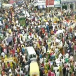 ಹಬ್ಬಕ್ಕೆ ಕೆಆರ್ ಮಾರ್ಕೆಟ್‍ನಲ್ಲಿ ಖರೀದಿ ಭರಾಟೆ – ಹೂ, ಹಣ್ಣು, ಕಾಯಿ ರೇಟ್ ದುಬಾರಿ