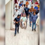 ‘ಹರ್ ಘರ್ ತಿರಂಗ’ ರ‍್ಯಾಲಿ ವೇಳೆ ಮಾಜಿ ಸಿಎಂ ನಿತಿನ್ ಪಟೇಲ್‍ಗೆ ತಿವಿದ ಹಸು