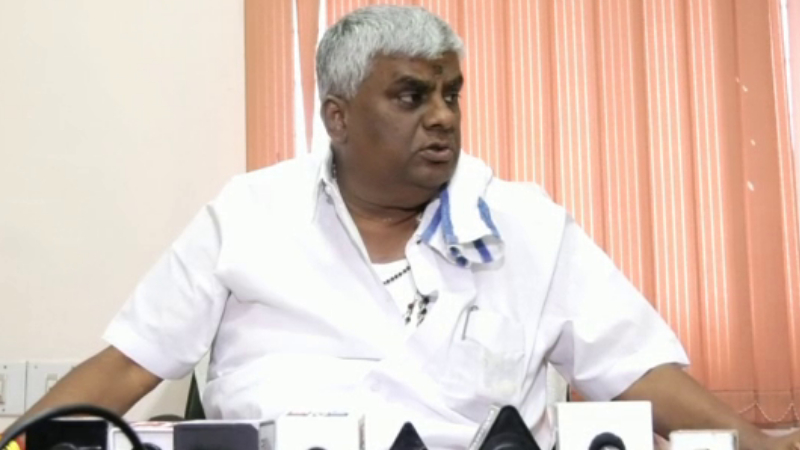 ಹಾಸನದಲ್ಲಿ ಸಾಮಾನ್ಯ ಕಾರ್ಯಕರ್ತನಿಗೆ ಟಿಕೆಟ್‌ ಕೊಡ್ತೀನಿ ಅಂದ್ರೂ ಓಕೆ – ರೇವಣ್ಣ