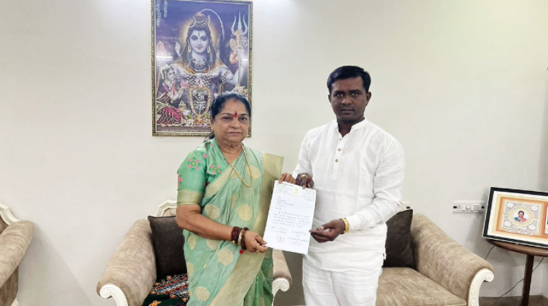 ಗುಜರಾತ್‍ನಲ್ಲಿ ಕಾಂಗ್ರೆಸ್‍ಗೆ ಮತ್ತೆ ಆಘಾತ – ಝಲೋದ್ ಭವೇಶ್ ಕಟಾರಾ ರಾಜೀನಾಮೆ