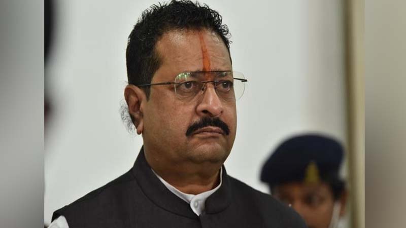 ಸಾಕು ತಂದೆಯ ವಚನ ಪಾಲಿಸಲು ಮುಂದಾಗಿ ಸಿಎಂ ಗೊಂದಲದಲ್ಲಿದ್ದಾರೆ – ಬಿಎಸ್‍ವೈ ವಿರುದ್ಧ ಯತ್ನಾಳ್ ಪರೋಕ್ಷ ವಾಗ್ದಾಳಿ