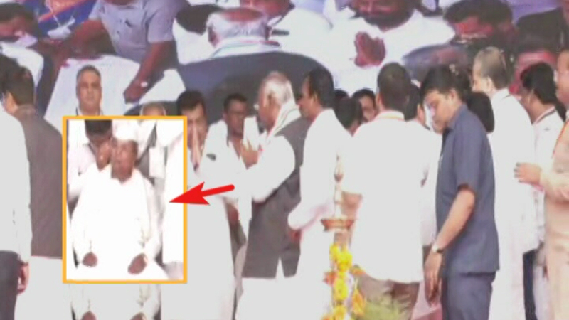 ಖರ್ಗೆ ಅಭಿನಂದನಾ ಸಮಾರಂಭ: ಚರ್ಚೆಗೆ ಗ್ರಾಸವಾದ ಸಿದ್ದು ವರ್ತನೆ