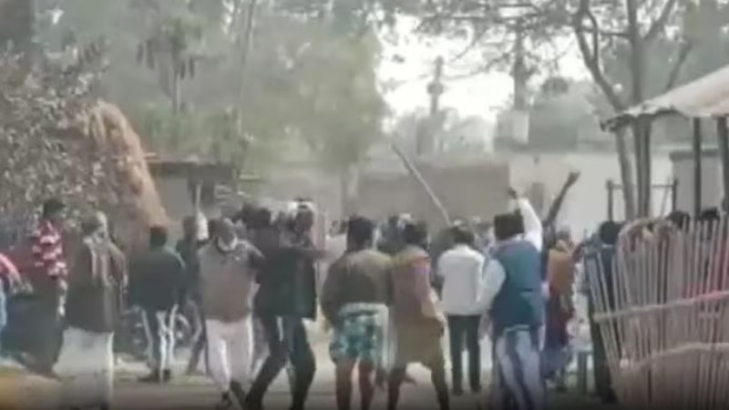 ಟಿಎಂಸಿ ಕಾರ್ಯಕರ್ತರ 2 ಗುಂಪಿನ ನಡುವೆ ಗಲಾಟೆ, ಗುಂಡಿನ ದಾಳಿ – ಹಲವರಿಗೆ ಗಾಯ