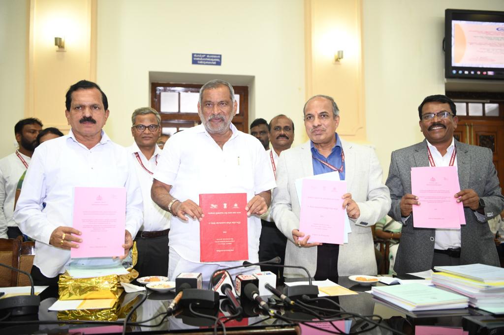 ಕೇಂದ್ರ, ರಾಜ್ಯ ಸರ್ಕಾರಗಳ ಕಾಯ್ದೆ-ಕಾನೂನು ಕನ್ನಡ ಭಾಷೆಯಲ್ಲೇ ಲಭ್ಯ; 74 ಅಧಿನಿಯಮಗಳ ಕನ್ನಡ ಆವೃತ್ತಿ ಲೋಕಾರ್ಪಣೆ