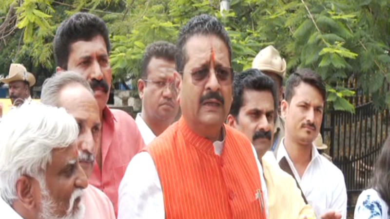 ಧಮ್ ಇದ್ರೆ ಡಿಕೆಶಿ ಮೀಸಲಾತಿ ನಿರ್ಧಾರವನ್ನು ವಾಪಸ್ ಪಡೆಯಲಿ – ಯತ್ನಾಳ್ ಸವಾಲ್