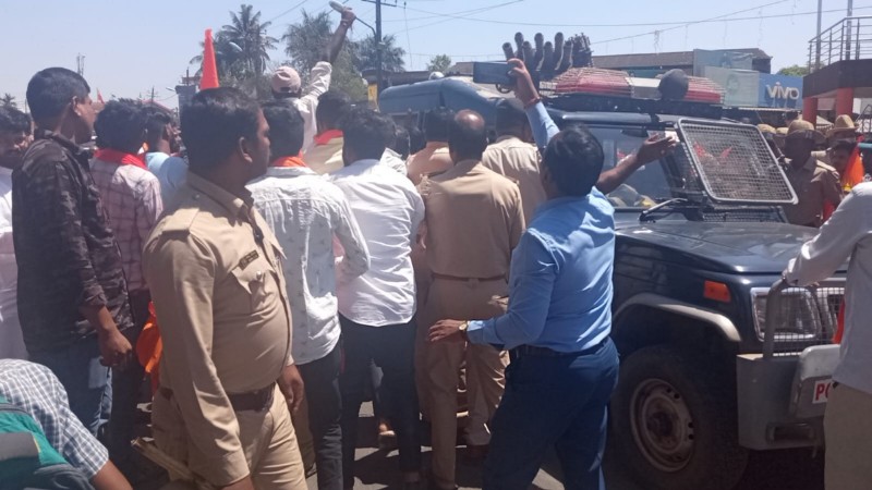 ಹಿಂದೂ ಸಂಘಟನೆಗಳ ಪ್ರತಿಭಟನೆ ವೇಳೆ ಕುರಾನ್ ಜಿಂದಾಬಾದ್ ಘೋಷಣೆ – ಯುವಕನ ಬಂಧನ