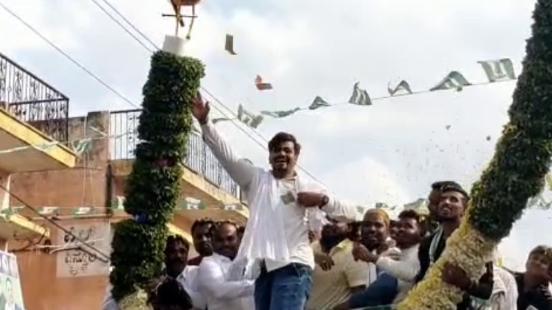 ಸಿಎಂ ಇಬ್ರಾಹಿಂಗೆ ದೃಷ್ಠಿ ತೆಗೆದು ನೋಟಿನ ಸುರಿಮಳೆ ಸುರಿಸಿದ ಯುವಕ!
