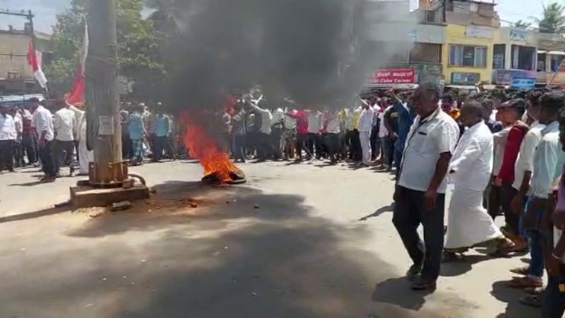 ಮೀಸಲಾತಿ ವಿರೋಧಿಸಿ ಪ್ರತಿಭಟನೆ – ಯಡಿಯೂರಪ್ಪ ನಿವಾಸದ ಮೇಲೆ ಕಲ್ಲು ತೂರಾಟ