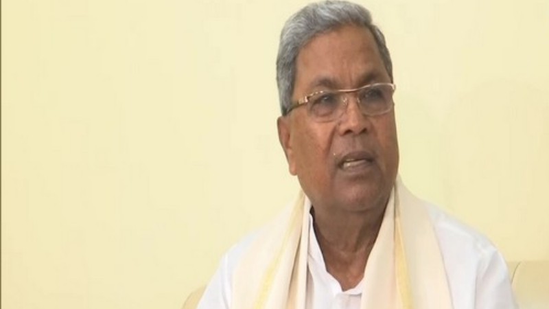 ಯಾವನ್ ರೀ ಅವನು ಪ್ರತಾಪ್ ಸಿಂಹ ಇಲ್ಯಾಕೆ ಬಂದು ಪ್ರಚಾರ ಮಾಡ್ತಿದ್ದಾರೆ : ಸಿದ್ದರಾಮಯ್ಯ ಕಿಡಿ